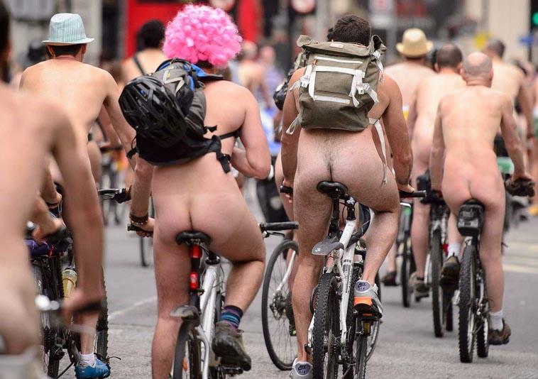 В 20 странах мира стартовал Всемирный голый велопробег