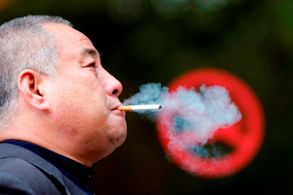 В Пекине запретят курение в общественных местах