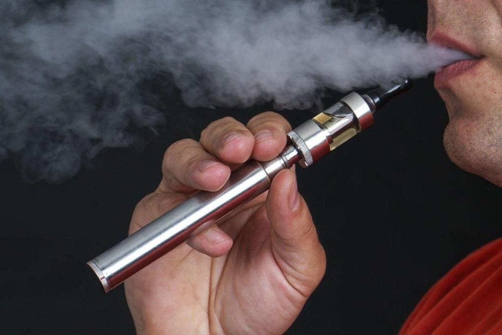 Электронные сигареты могут быть вредными лишь при «экстремальных условиях»