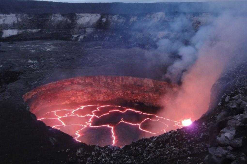 Вулканологи предупреждают об извержении вулкана Килауэа
