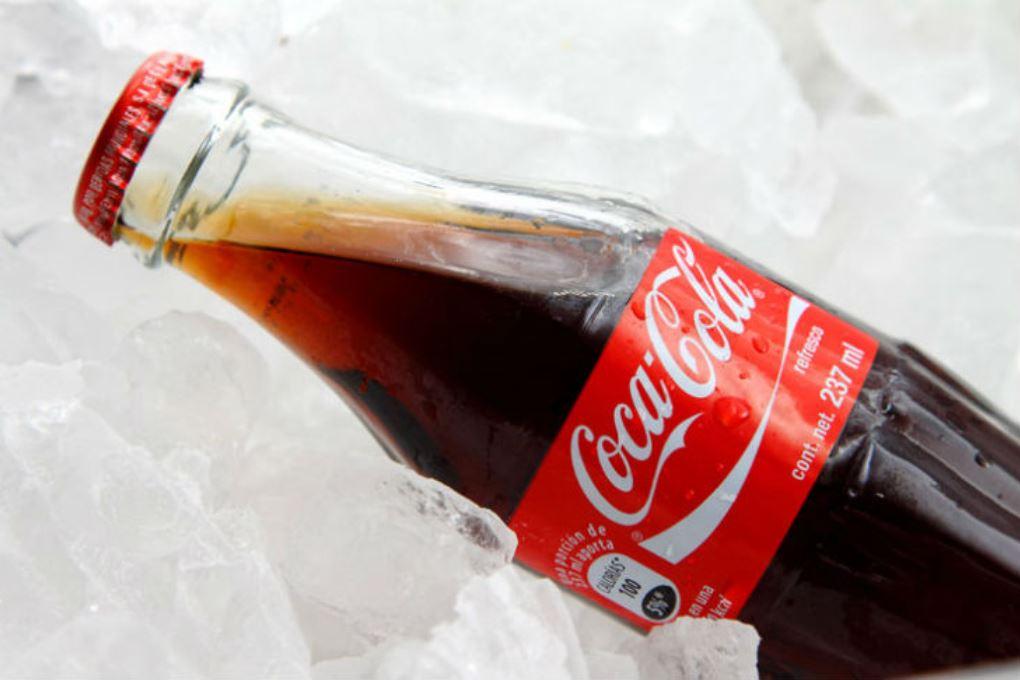 Coca-Cola празднует 100 лет бутылки