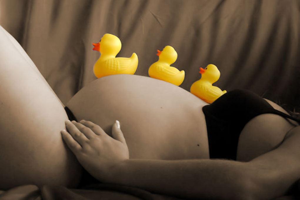 Несовершеннолетняя американка сымитировала беременность тройней