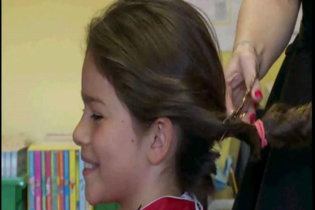 10-летняя девочка пожертвовала свои волосы хоспису