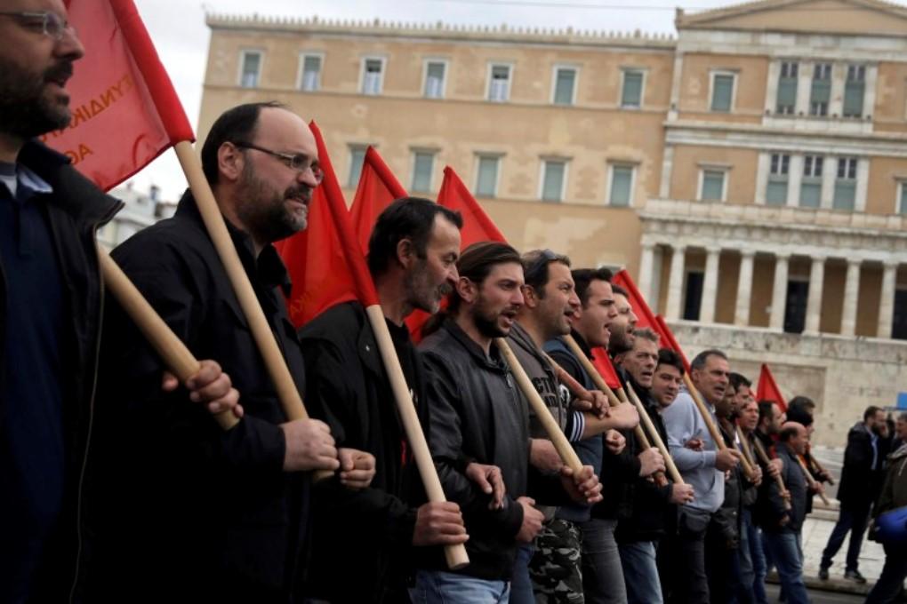 Греческая полиция применила к недовольным пенсионной реформой слезоточивый газ